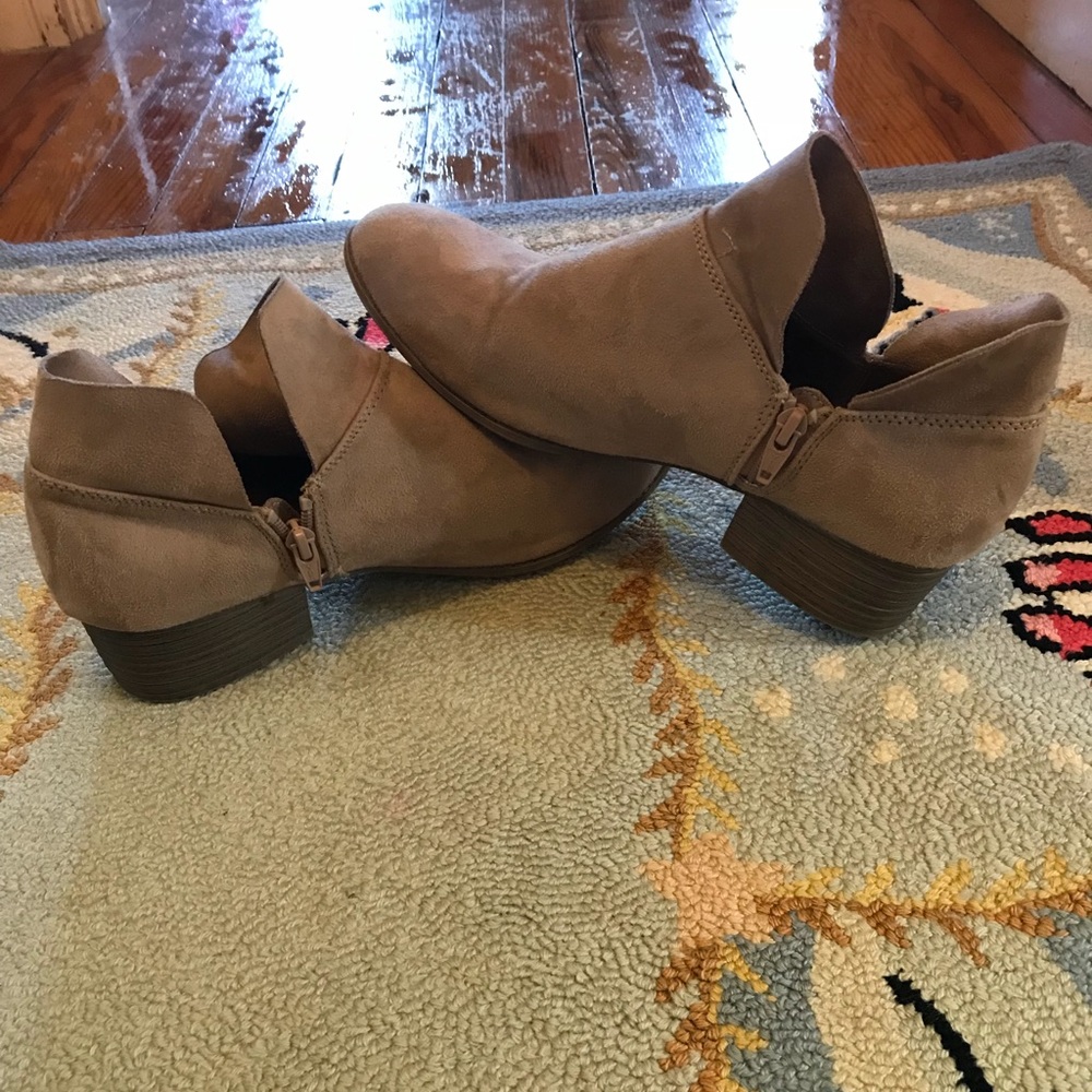 American Eagle booties